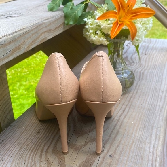 Nine West 4-1/2" High Heels, Camel, Size 9 - Picture 2 of 9
